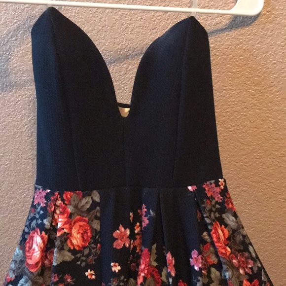 Black floral dress - Picture 2 of 3